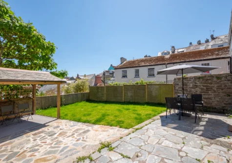 The patio, alfresco dining area & enclosed garden at 1 Cobbs Well, Fowey