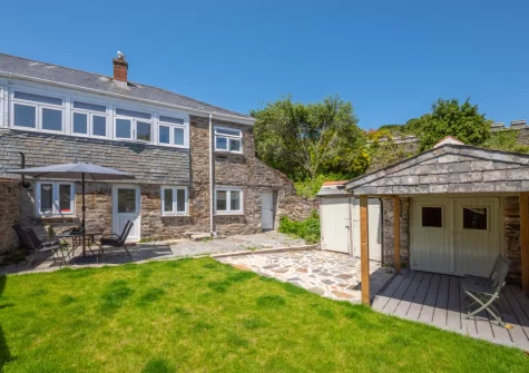 The patio, alfresco dining area & encloed garden at 1 Cobbs Well, Fowey
