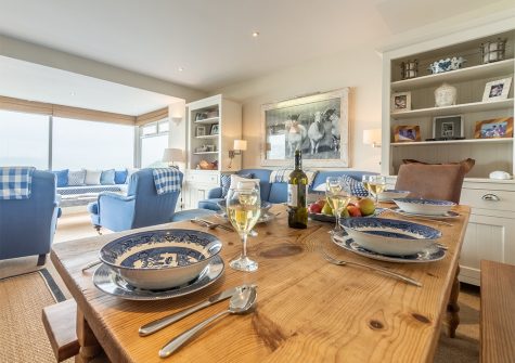The dining area at 1 Cranfield, Polzeath