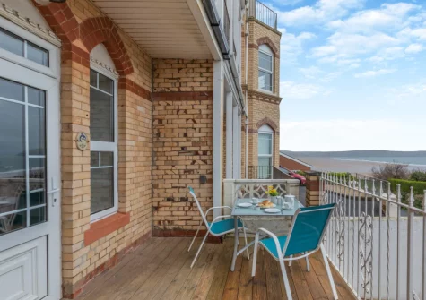 The front terrace & alfresco dining area at 1 Dolphin Court, Woolacombe