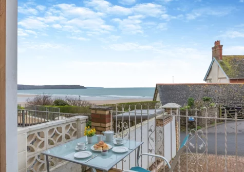 The front terrace & alfresco dining area at 1 Dolphin Court, Woolacombe