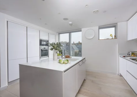 The kitchen at 1 Island Reach, Newquay