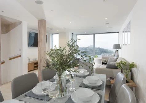 The dining area at 1 Island Reach, Newquay