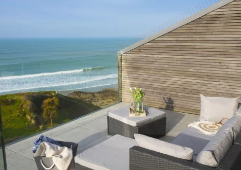 The balcony & outdoor sitting area at 1 Island Reach, Newquay