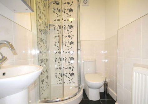 The shower room @ 1 Middle Manor Cottages, Brixham