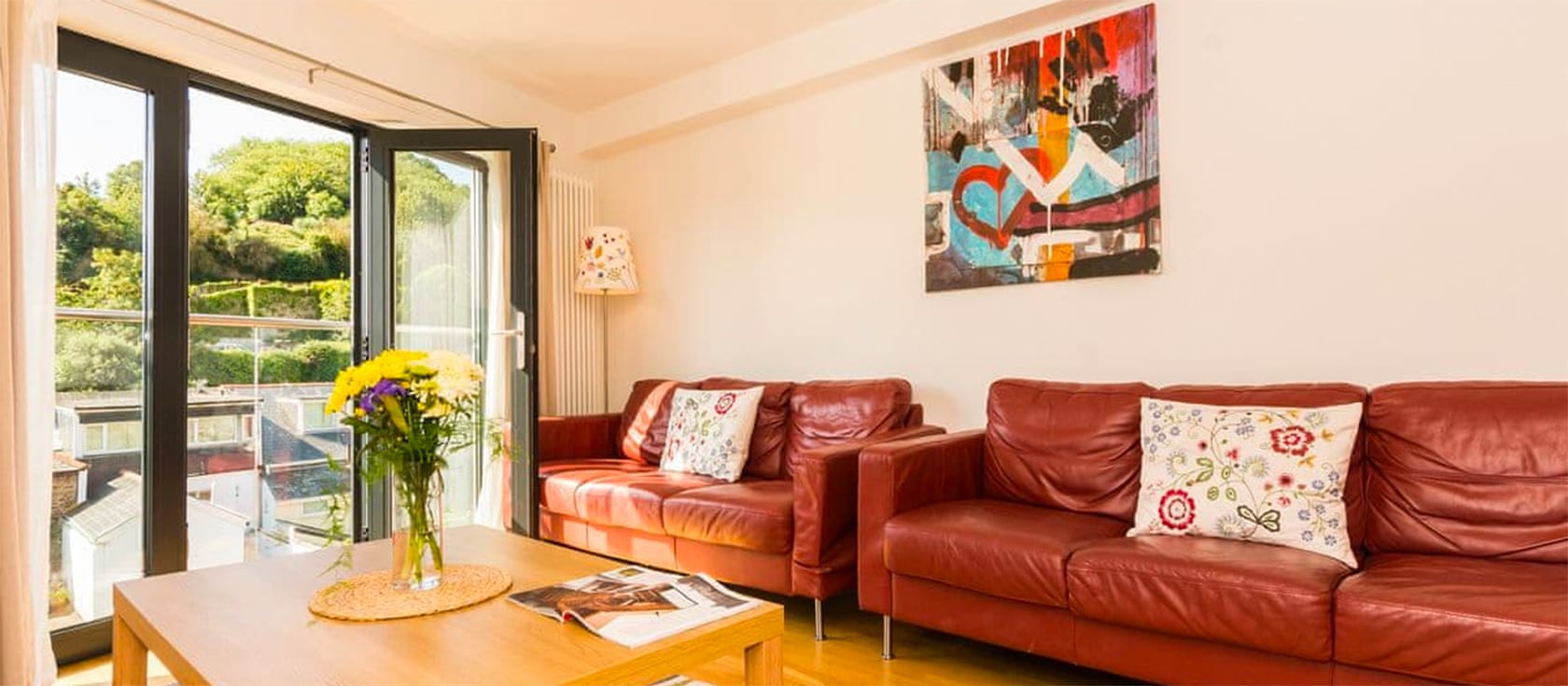 1 Middle Manor Cottages is a newly built four bedroom cottage to sleep six in the centre of Brixham. It offers comfortable contemporary furnishings within walking distance of the harbour, shops and local beaches. On-street parking is available.
