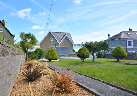 The shared rear garden at 1 Pentyre House, Padstow