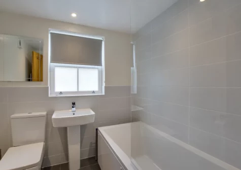 The bathroom at 1 Peverell Cottages, Porthleven