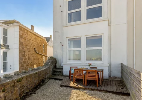 The terrace & alfresco dining area at 1 Seabirds House, St Ives