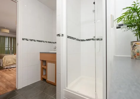 Bedroom #1 en-suite at 10 Bredon Court, Newquay