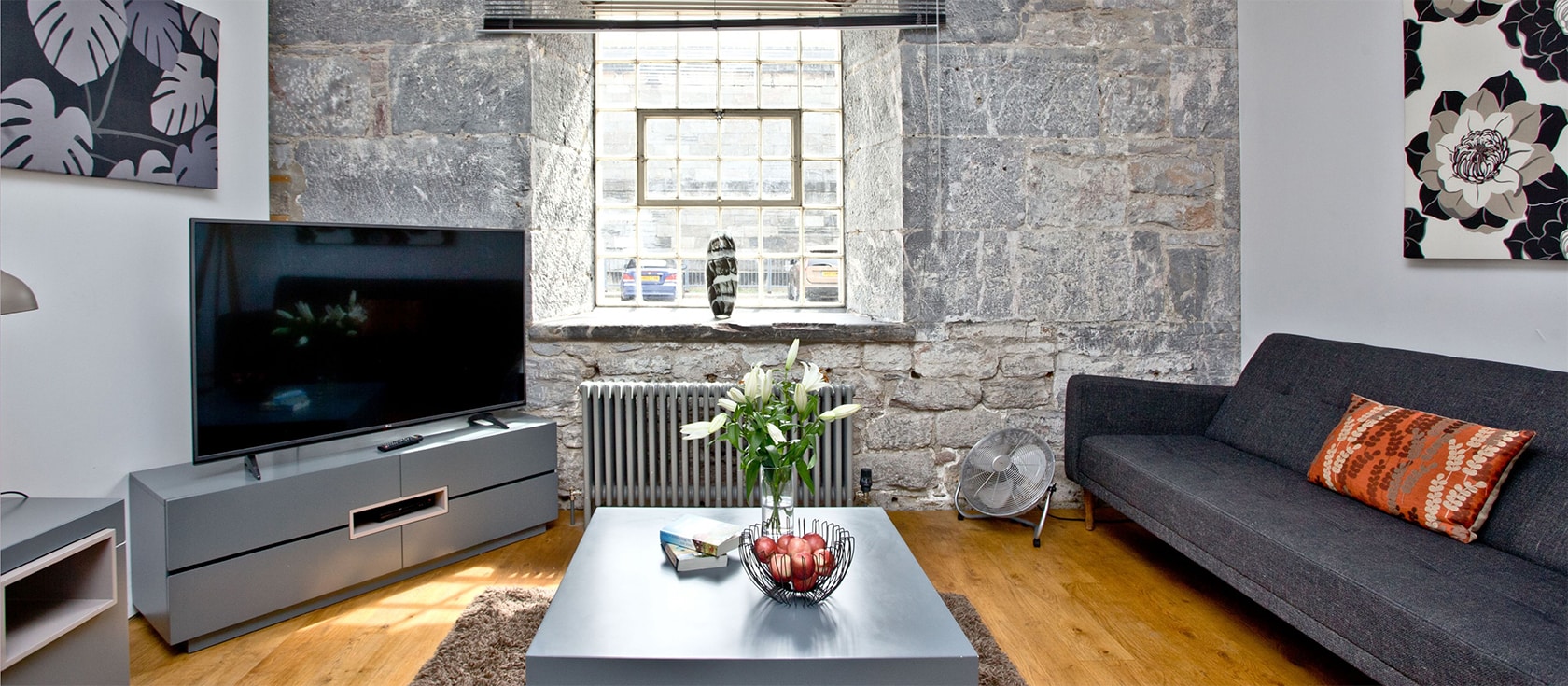10 Clarence, Royal William Yard, Plymouth is a luxury two bedroom apartment within a historic naval building on the waterfront. A modern kitchen and open living room are enhanced by architectural features. Parking (fee) & restaurants nearby.