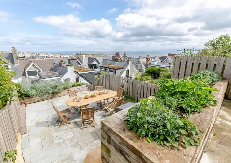 The patio & alfresco dining area at 10 Park Avenue, St Ives