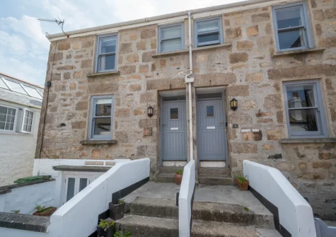 10 Porthmeor Square is an appealing St Ives cottage with a wealth of character and rooftop sunroom & terrace capturing sea views