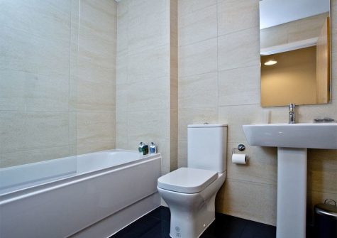 The bathroom at 10 Seaquest, Newquay