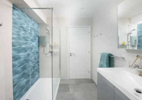 The shower room at 10 The Valley, Porthcurno