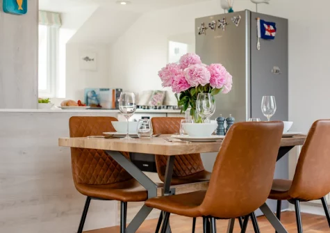 The dining area at 10 The Watermark, Newquay