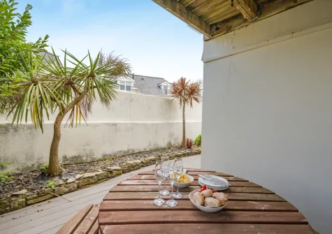 The enclosed decked terrace & alfresco dining area at 10 The Watermark, Newquay