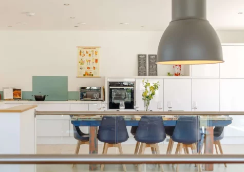The kitchen & dining area at 11 Beachdown, Challaborough