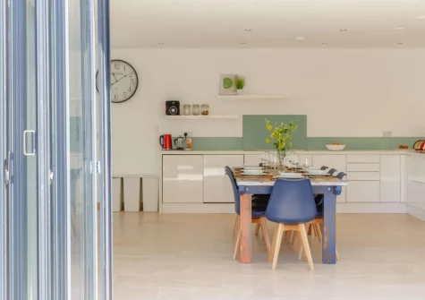 The kitchen & dining area at 11 Beachdown, Challaborough