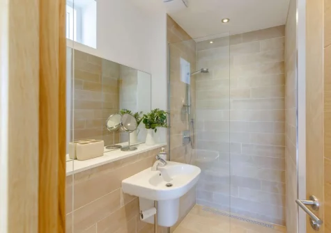 Bedroom #1 en-suite shower room at 11 Beachdown, Challaborough
