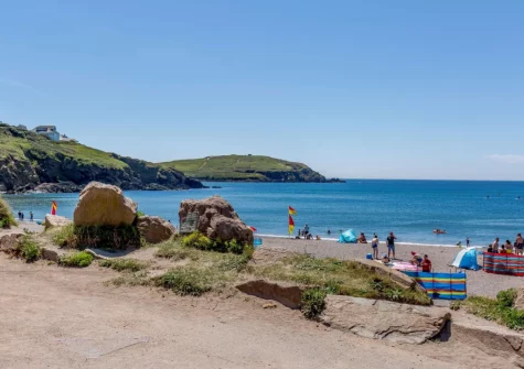 11 Beachdown is located within walking distance of the picturesque sandy cove of Challaborough Beach