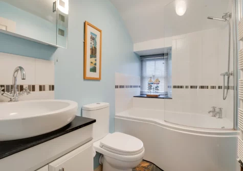 The bathroom at 11 Burrow Road, St Ives