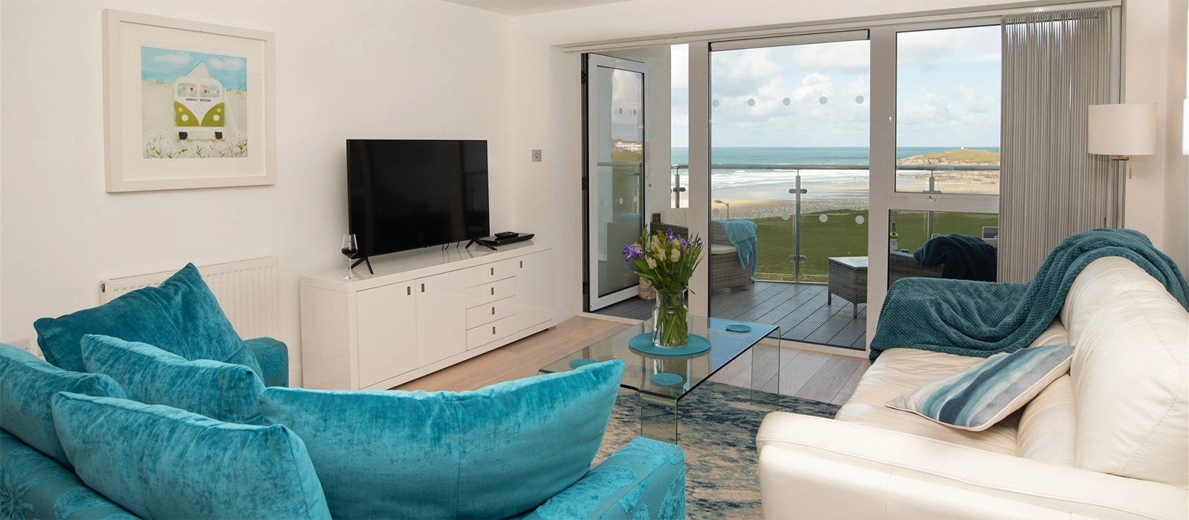 11 Ocean Gate, Newquay, is a stylish apartment offering a luxurious stay for two. With a modern kitchen, an open-plan living area, a spacious master bedroom, and a balcony with sea views, it's the idyllic spot for a memorable Cornish holiday.