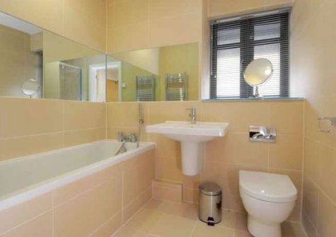 The bathroom @ 11 Ocean Point, Saunton