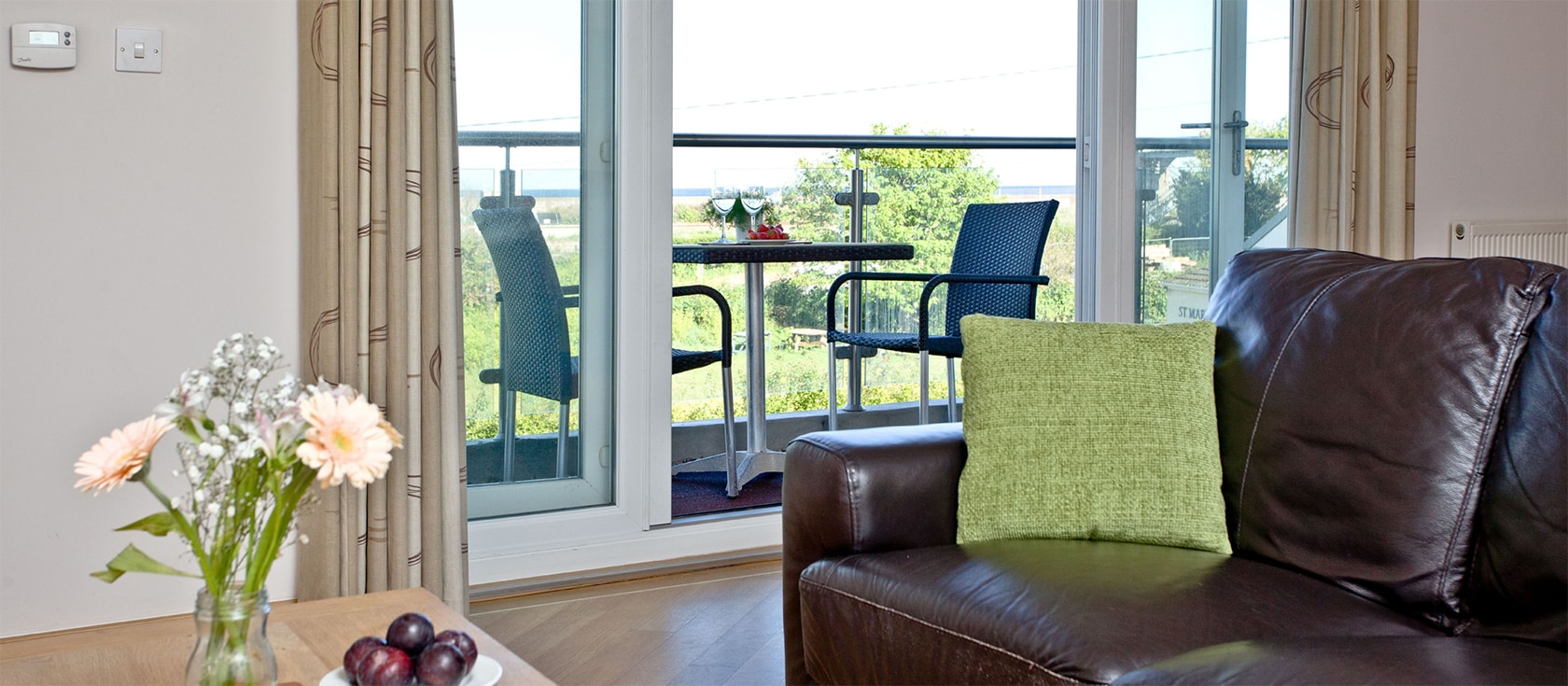 11 Red Rock, Dawlish Warren is a comfortable two bedroom, two bathroom holiday home for four with furnished balcony & everything you need for a fun beach holiday. Park your car & walk to the Blue Flag beach, town & nearby eateries.