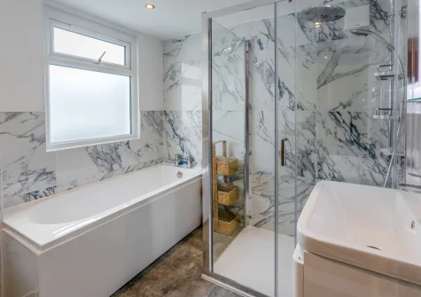 The bathroom at 11 Trenwith Terrace, St Ives