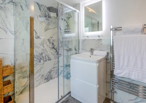 The bathroom at 11 Trenwith Terrace, St Ives