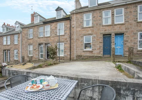 The patio & alfresco dining area at 11 Trenwith Terrace, St Ives