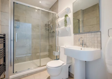 The shower room at 12 New Street, Padstow