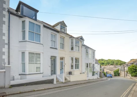 12 New Street is a captivating, turn-of-the-century three-storey holiday home in the heart of Padstow