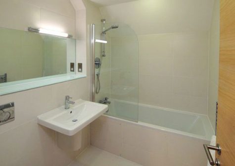 The bathroom @ 12 Ocean Point, Saunton