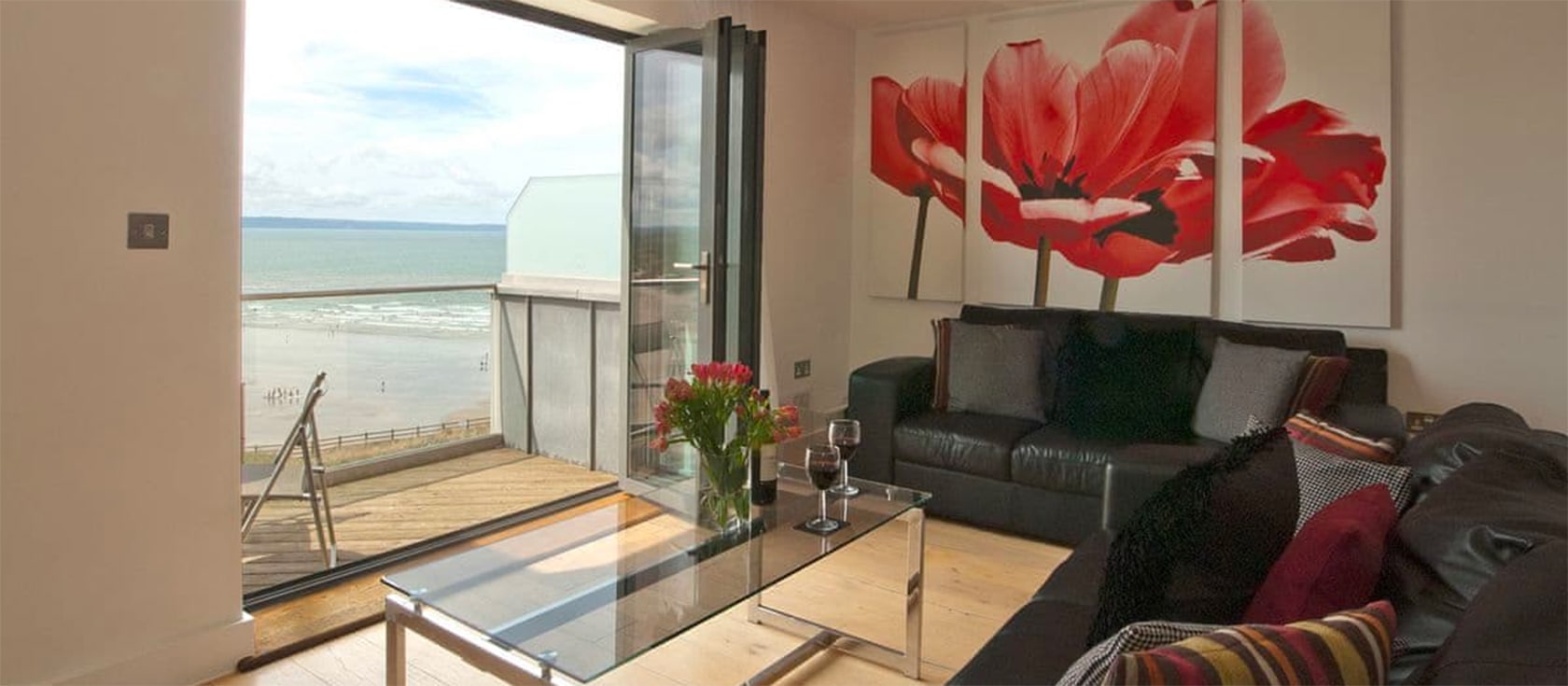 12 Ocean Point is a top floor, luxury penthouse apartment in a collection of individually designed contemporary residences that are just a five minute walk from Saunton Sands. The apartment has been finished to the highest standards.