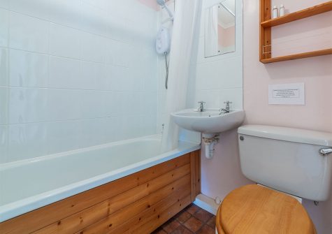 The bathroom at 12 Westward, Polzeath