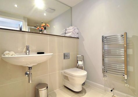 The en-suite to bedroom #1 @ 12 Zinc, Newquay