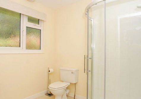 The bathroom @ 13 Mount Brioni