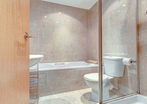 The main bathroom 1 @ 13 Red Rock, Dawlish