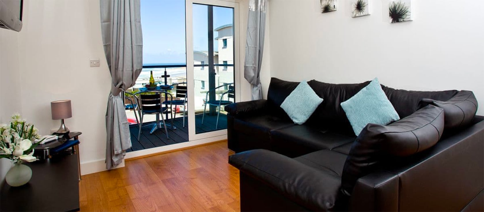 14 Ocean 1 in Newquay is a ground floor apartment with a private balcony which offers fabulous views across Fistral Beach and out to sea. The spacious and well planned interior of the accommodation will make your holiday truly special.