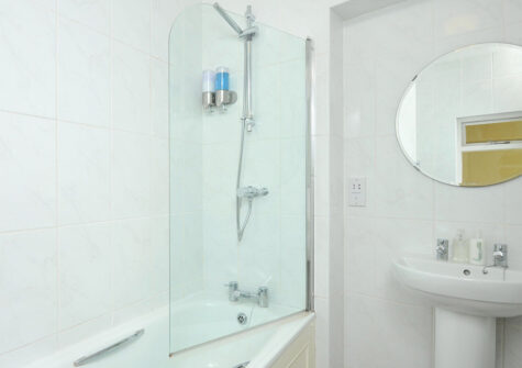 The bathroom at 15 Astor House, Torquay