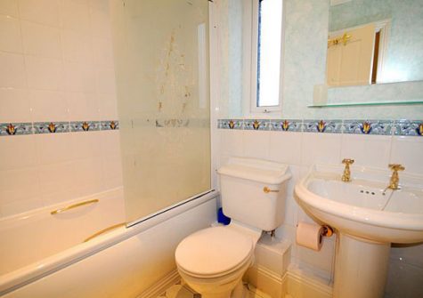 The bathroom @ 16 Moorings Reach