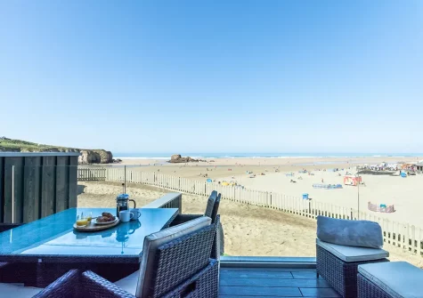 The balcony & alfresco dining area at 16 The Dunes, Perranporth