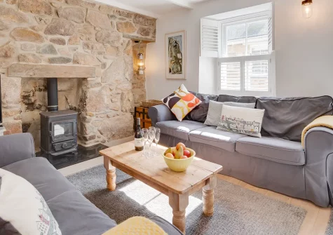 17 Carncrows Street, St Ives is a charming Grade II-listed fisherman's cottage sleeping five in the heart of Downalong. Enjoy coastal living, stress-free parking, and easy access to stunning beaches, world-class galleries, and harbour dining.