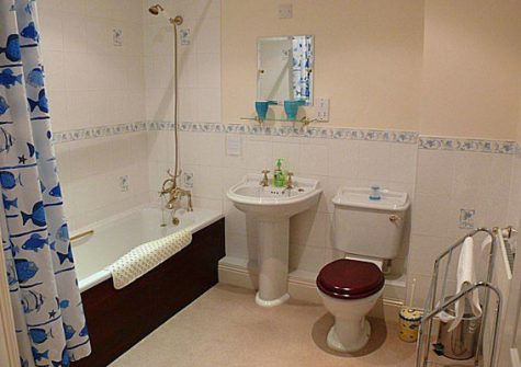 The bathroom @ 18 Moorings Reach