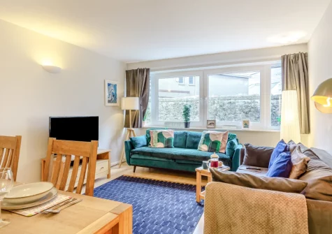 The living & dining area at 18 St Nicholas Court, St Ives
