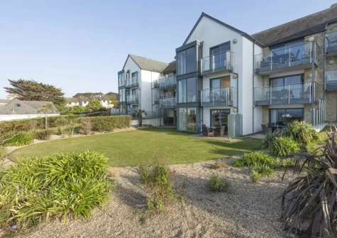 The shared garden at 18 The Sands, Carbis Bay