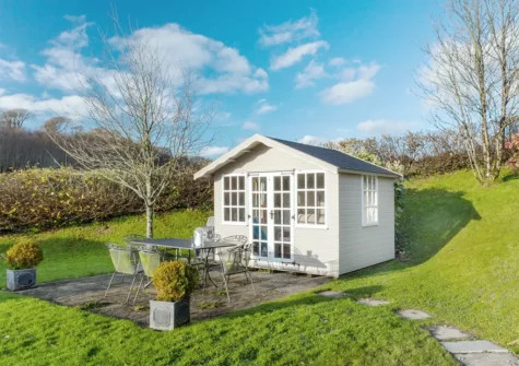 The summer house & garden at 2 Bittadon Cottages, Bittadon
