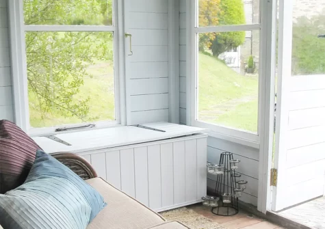 The summer house & garden at 2 Bittadon Cottages, Bittadon